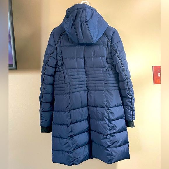 Beautiful Blue Guess Winter Down Jacket.Size Medium. - Picture 5 of 11